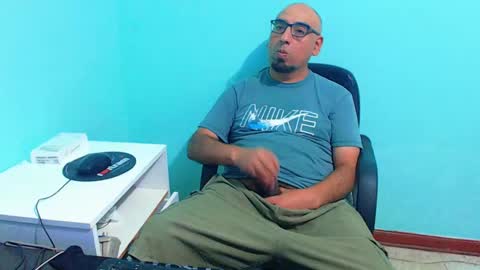 Snapshot of arnelux72 chatting on 03.10.25 arnelux72 online show from 03.10.25