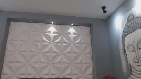 Arohom Lester online show from 10.27.25