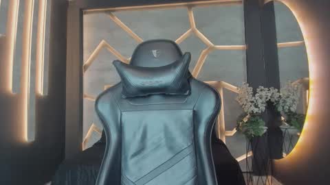 Arohom Lester online show from 11.05.25