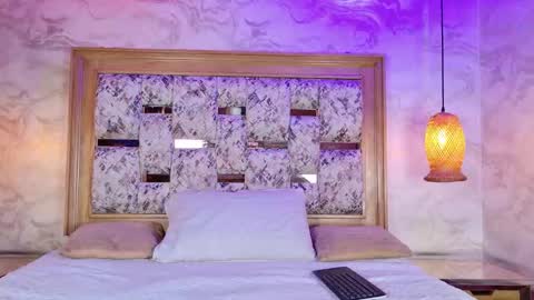 Snapshot of aron_emily chatting on 12.16.25 aron_emily online show from 12.16.25