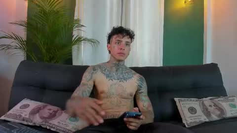 Snapshot of aron_ford chatting on 04.29.26 Aron ford online show from 04.29.26