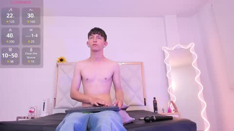 Snapshot of aron_tay chatting on 12.22.24 your aron online show from 12.22.24