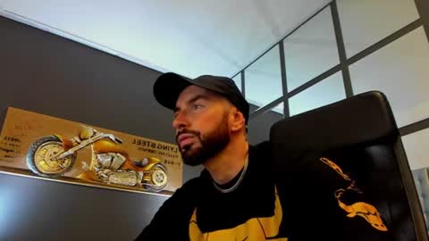 Snapshot of arongrant chatting on 06.13.26 AronGrant online show from 06.13.26