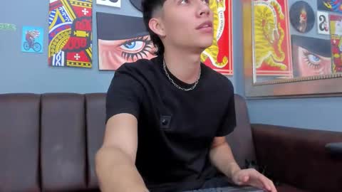 Snapshot of arontawers chatting on 03.03.26 Arontawers online show from 03.03.26