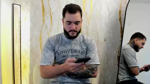 Snapshot of aronwade chatting on 11.18.25 Aron online show from 11.18.25