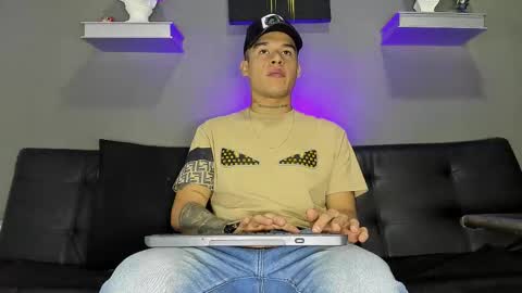 AROON HOT online show from 02.06.26