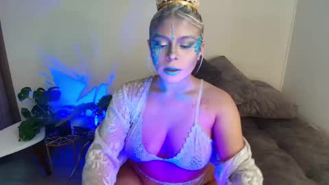Snapshot of art_fer chatting on 12.28.24 Fernanda online show from 12.28.24