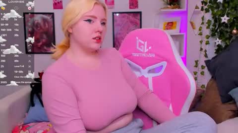 art_lovee_ online show from 12.22.25