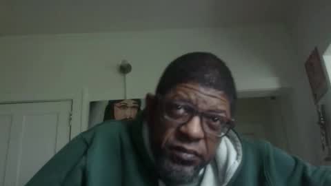 Snapshot of arteblazze chatting on 10.22.25 Arteblazze not daddy boy bitch or nigga online show from 10.22.25