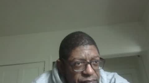 Snapshot of arteblazze chatting on 10.23.25 Arteblazze not daddy boy bitch or nigga online show from 10.23.25