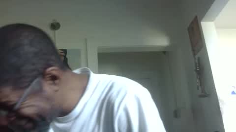 Snapshot of arteblazze chatting on 10.24.25 Arteblazze not daddy boy bitch or nigga online show from 10.24.25