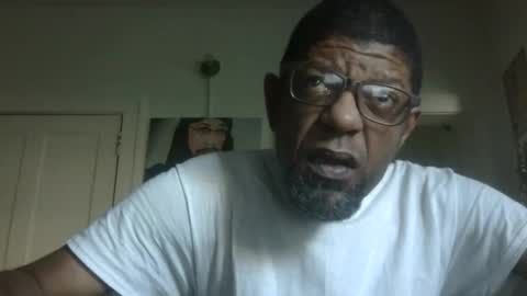 Snapshot of arteblazze chatting on 10.28.25 Arteblazze not daddy boy bitch or nigga online show from 10.28.25