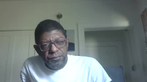 Snapshot of arteblazze chatting on 10.29.25 Arteblazze not daddy boy bitch or nigga online show from 10.29.25