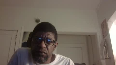 Snapshot of arteblazze chatting on 10.30.25 Arteblazze not daddy boy bitch or nigga online show from 10.30.25