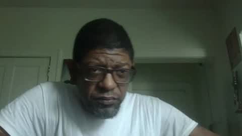 Snapshot of arteblazze chatting on 10.30.25 Arteblazze not daddy boy bitch or nigga online show from 10.30.25