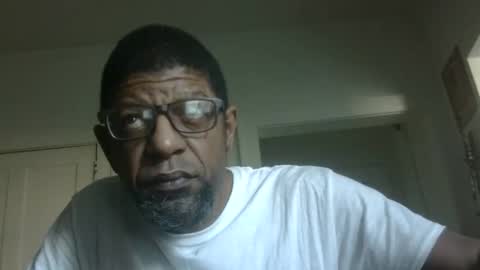 Snapshot of arteblazze chatting on 11.04.25 Arteblazze not daddy boy bitch or nigga online show from 11.04.25