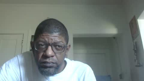 Snapshot of arteblazze chatting on 11.13.25 Arteblazze not daddy boy bitch or nigga online show from 11.13.25