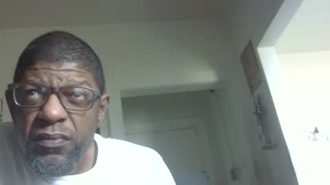 Snapshot of arteblazze chatting on 11.14.25 Arteblazze not daddy boy bitch or nigga online show from 11.14.25