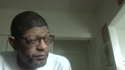 Snapshot of arteblazze chatting on 11.21.25 Arteblazze not daddy boy bitch or nigga online show from 11.21.25