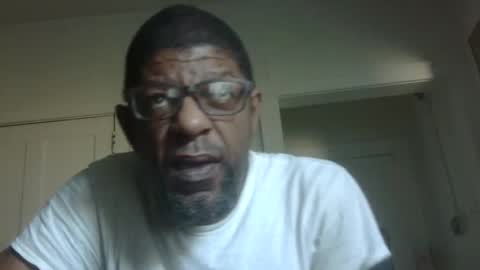 Snapshot of arteblazze chatting on 11.22.25 Arteblazze not daddy boy bitch or nigga online show from 11.22.25