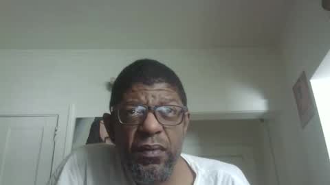 Snapshot of arteblazze chatting on 11.30.25 Arteblazze not daddy boy bitch or nigga online show from 11.30.25