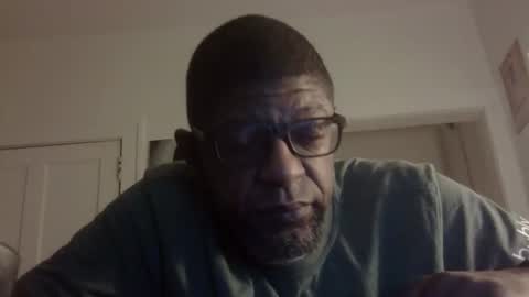 Snapshot of arteblazze chatting on 12.01.25 Arteblazze not daddy boy bitch or nigga online show from 12.01.25