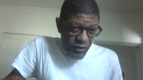 Snapshot of arteblazze chatting on 12.05.25 Arteblazze not daddy boy bitch or nigga online show from 12.05.25