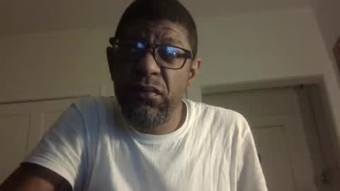 Snapshot of arteblazze chatting on 12.14.25 Arteblazze not daddy boy bitch or nigga online show from 12.14.25