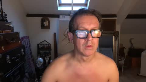 artisterotic online show from 11.16.25