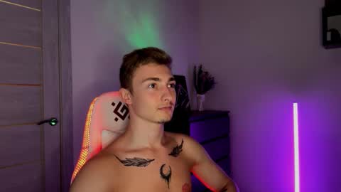 Snapshot of arturr_scott chatting on 11.10.25 arturr_scott online show from 11.10.25