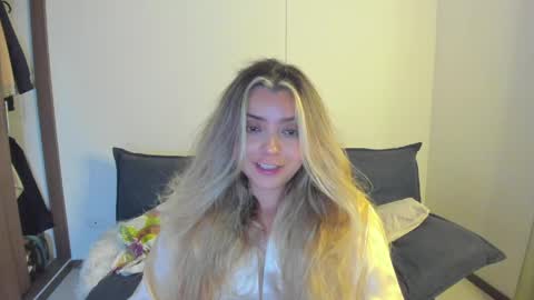 Snapshot of ary_cam230 chatting on 05.16.26 Zahaara online show from 05.16.26