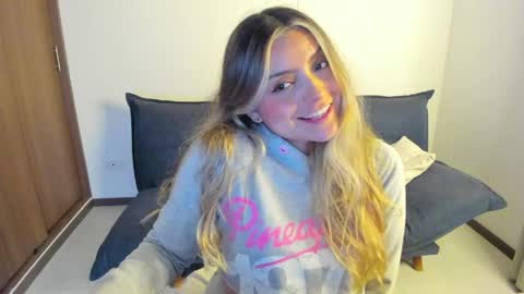 Snapshot of ary_cam230 chatting on 05.17.26 Zahaara online show from 05.17.26