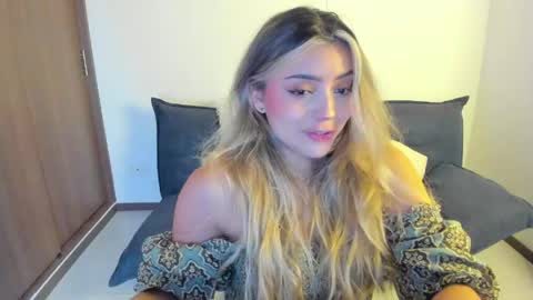 Snapshot of ary_cam230 chatting on 05.18.26 Zahaara online show from 05.18.26