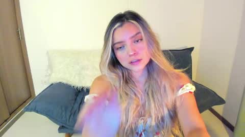 Snapshot of ary_cam230 chatting on 06.05.26 Zahaara online show from 06.05.26