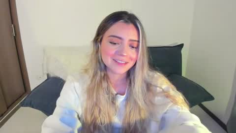 Snapshot of ary_cam230 chatting on 06.19.26 Zahaara online show from 06.19.26