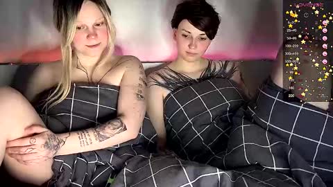 Snapshot of arya_stark7 chatting on 03.06.25 Arya brunett and Cassie blond online show from 03.06.25