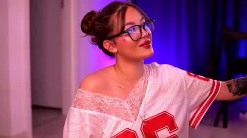 Lunaa  online show from 10.05.25