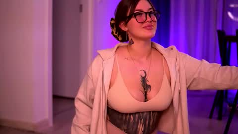 Lunaa  online show from 10.23.25