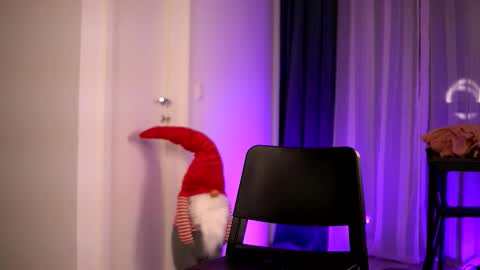 Lunaa  online show from 12.18.25