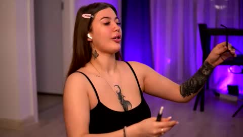 Lunaa  online show from 12.22.25