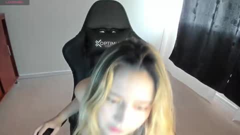 Snapshot of ash_smith1 chatting on 10.15.25 ash_smith1 online show from 10.15.25