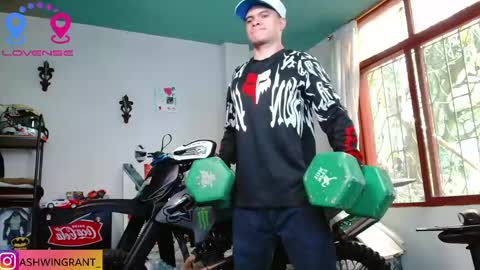 Snapshot of ash_wingrant chatting on 04.20.26 ash_wingrant online show from 04.20.26