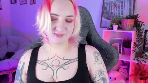 Snapshot of asheluck chatting on 03.02.25 AshleyAshe online show from 03.02.25