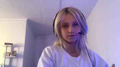 Snapshot of ashelyparcell chatting on 12.02.25 July online show from 12.02.25