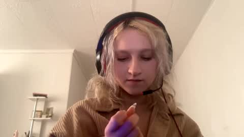 Snapshot of ashelyparcell chatting on 12.05.25 July online show from 12.05.25