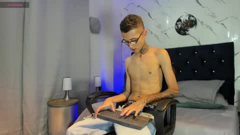 Snapshot of asher_lux chatting on 05.29.26 Asher online show from 05.29.26
