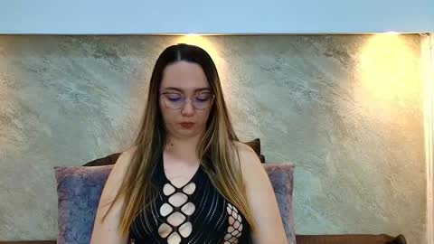 Asley Bennet online show from 10.20.25