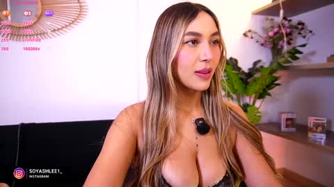 Snapshot of ashley2004_ chatting on 11.12.25 Nay online show from 11.12.25