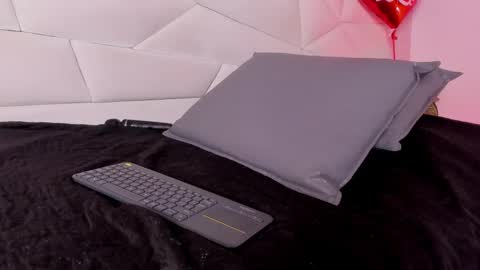 Snapshot of ashley_miller26 chatting on 02.14.25 ashley_miller26 online show from 02.14.25