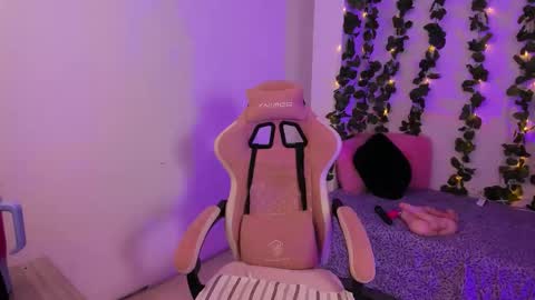 Snapshot of ashley_morgan_18 chatting on 12.03.25 ashley online show from 12.03.25